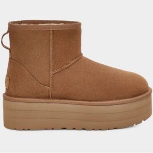 Classic UGG Platform Boots in Chestnut